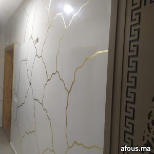 Couloir en peinture décorative effet marbre veiné d'or — Fkih Ben Salah