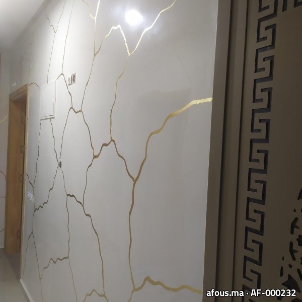 Couloir en peinture décorative effet marbre veiné d'or