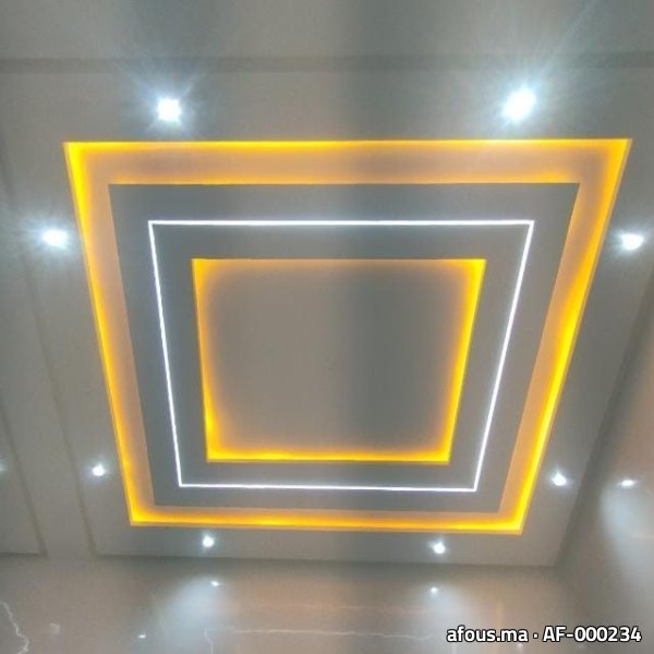 Faux plafond à caissons et lignes LED