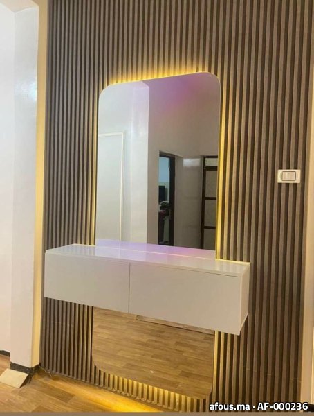 Console d'entrée avec miroir rétroéclairé LED et habillage mural en tasseaux