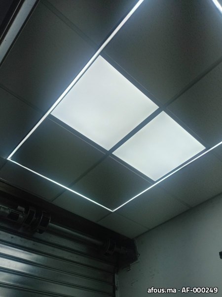 Faux plafond à panneaux lumineux LED