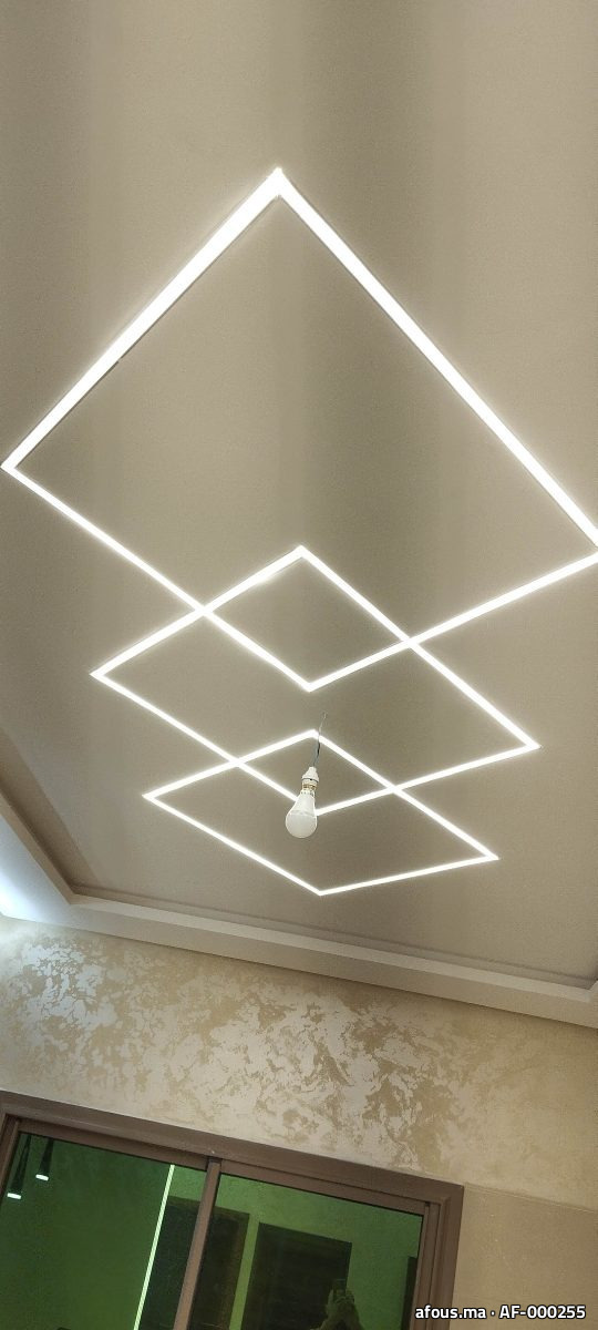 Plafond à lignes lumineuses LED en losanges concentriques — Sidi Kacem