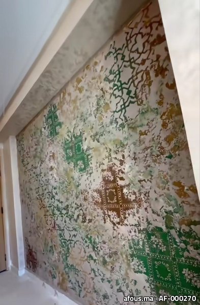 Mur au pochoir arabesque coloré a Kenitra