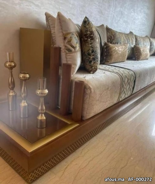 Salon marocain beige avec table dorée a Sale
