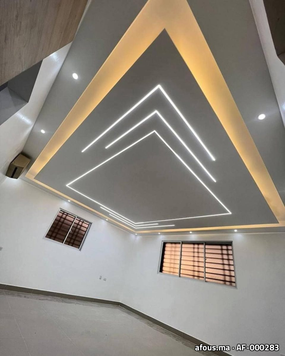 Faux plafond à lignes lumineuses LED concentriques triangulaires — Rabat