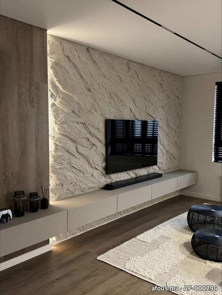 Séjour à mur TV en pierre rétro-éclairé et meuble bois — Casablanca