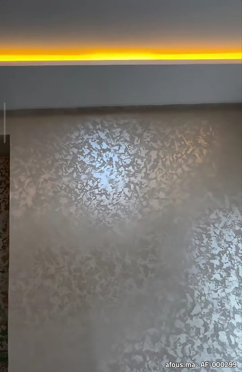 Finition décorative taupe à bandeau LED — Kénitra