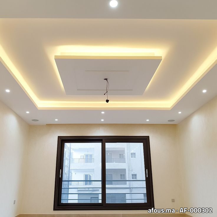 Faux plafond à cadre carré rétro-éclairé LED et gorge — Rabat