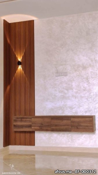 Habillage mural en tasseaux de bois