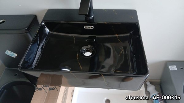Vasque à poser en céramique noire effet marbre avec robinet noir