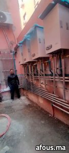 Serie de chauffe-eau à gaz installés contre un mur — Marrakech