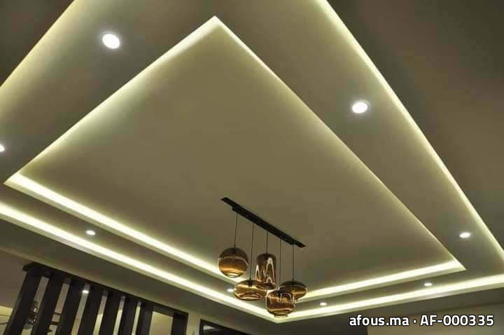 Faux plafond à éclairage indirect et suspension — Rabat
