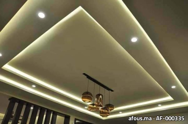 Faux plafond à éclairage indirect et suspension