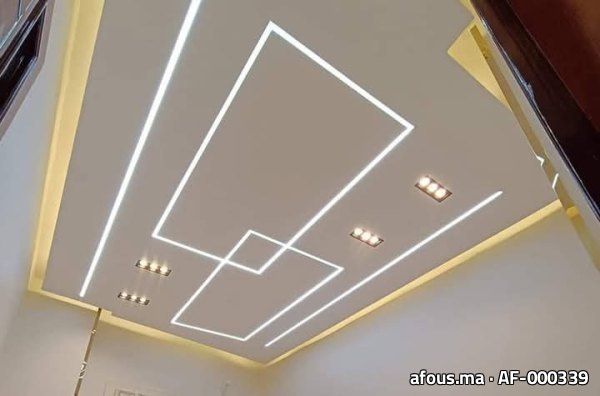 Faux plafond à cadres lumineux imbriqués
