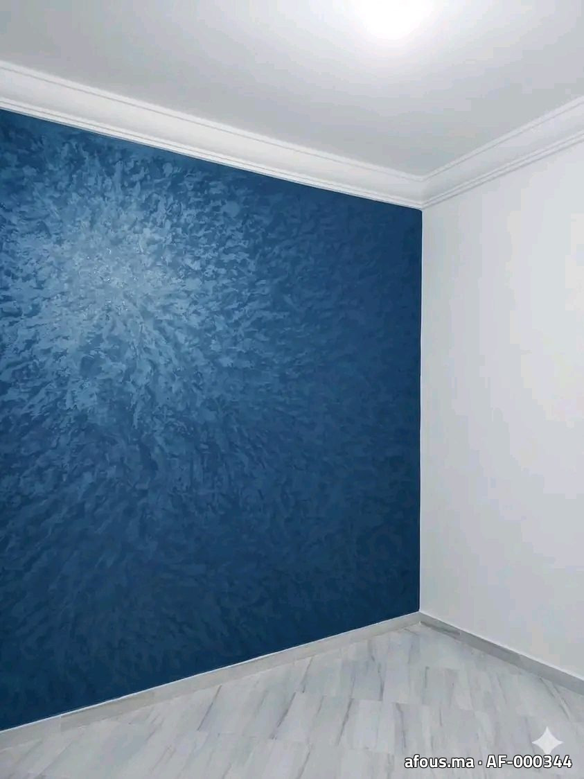 Mur en enduit décoratif bleu aux reflets nuancés — Al Hoceïma
