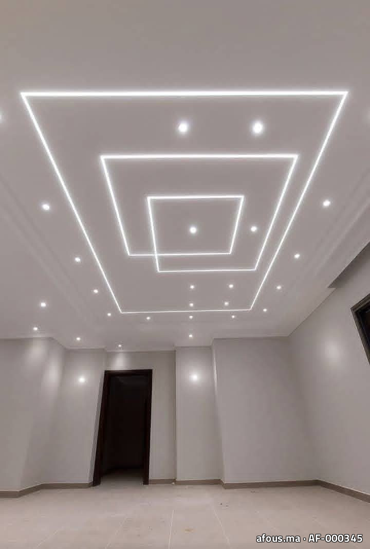 Faux plafond à carrés concentriques en rubans lumineux — Fès