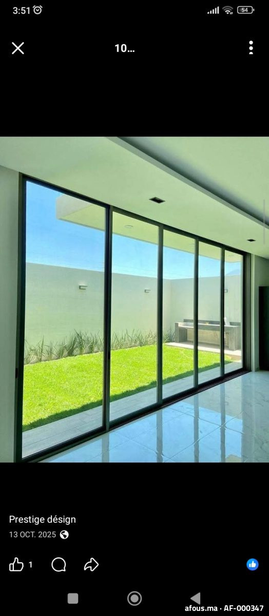 Baie vitrée coulissante en aluminium sur patio — Mohammédia