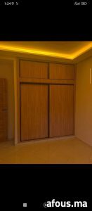 Placard coulissant en bois clair — Mohammédia