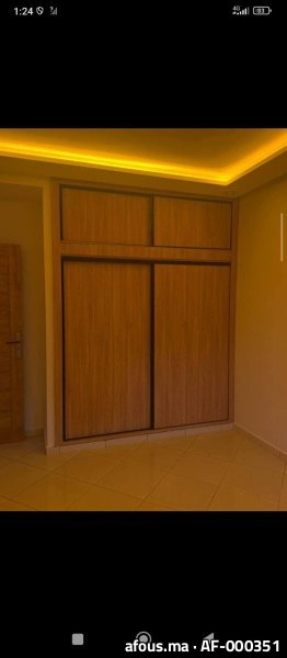 Placard coulissant en bois clair