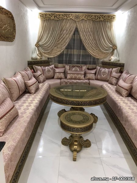 Salon marocain rose et argent à rideaux perlés — Tanger