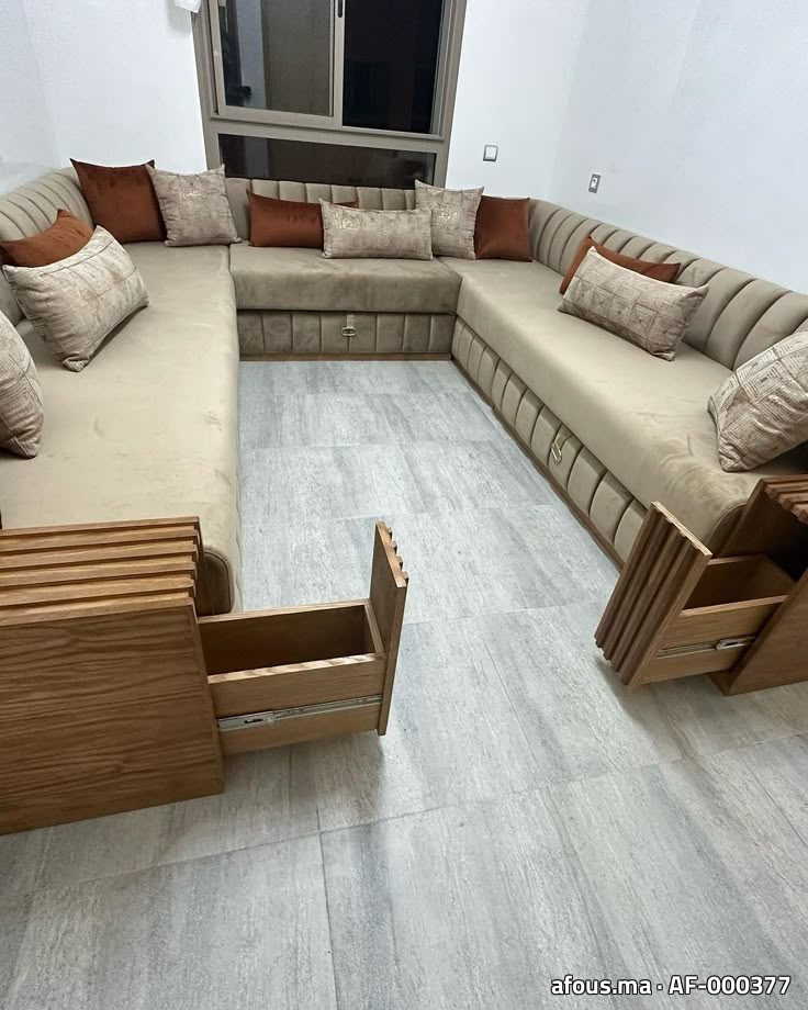 Salon marocain en U en velours beige à coffres — Settat