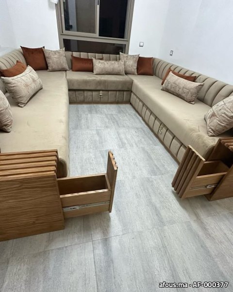 Salon marocain en U en velours beige à coffres