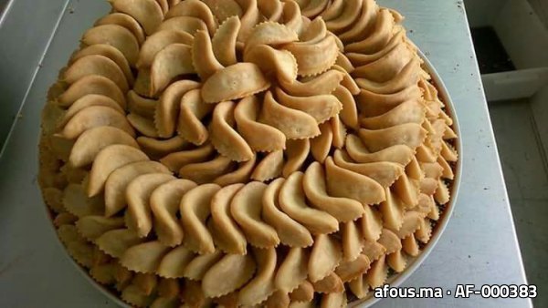 Plateau de biscuits croustillants dorés