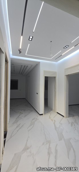 Faux plafond à cadres concentriques et motif en croix
