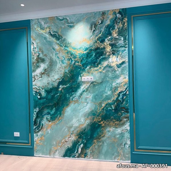 Mur d'accent effet marbre bleu et or à lambris