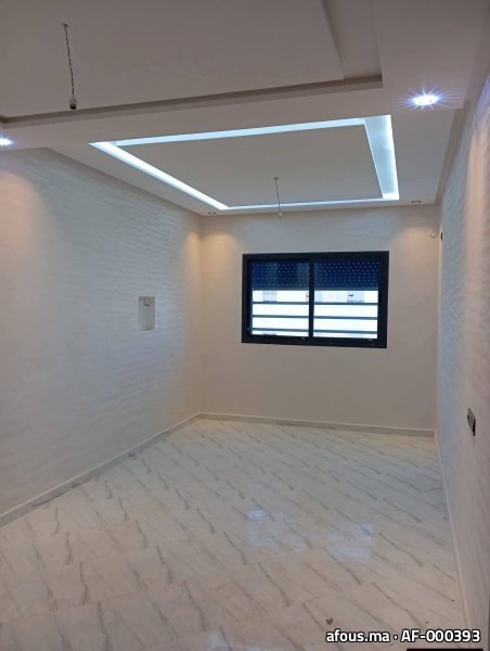 Pièce à faux plafond LED et enduit décoratif