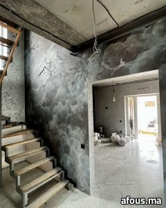 Cage d'escalier en enduit décoratif marbré gris et noir — Oujda