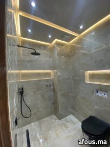 Douche à l'italienne effet marbre gris — Casablanca