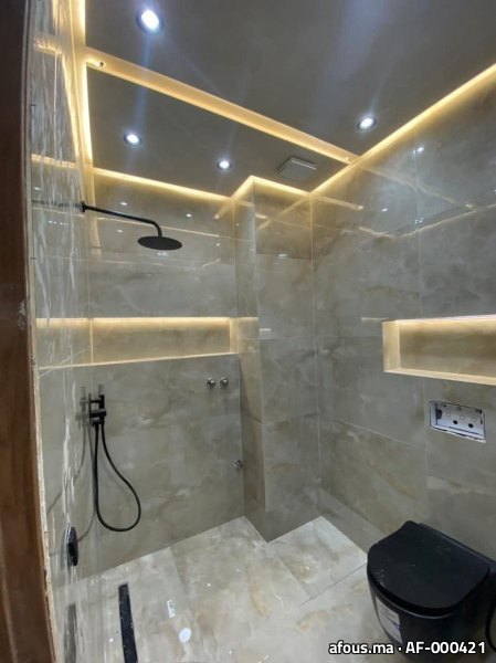 Douche à l'italienne effet marbre gris — Casablanca