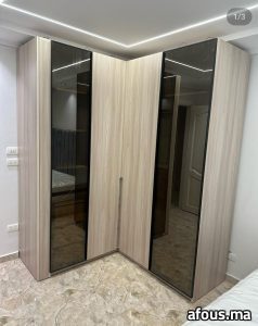 Armoire d'angle en mélaminé frêne à portes miroir fumé — Oujda