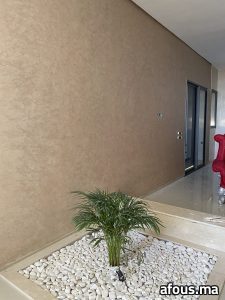 Mur en enduit décoratif beige doré à jardinière — Agadir
