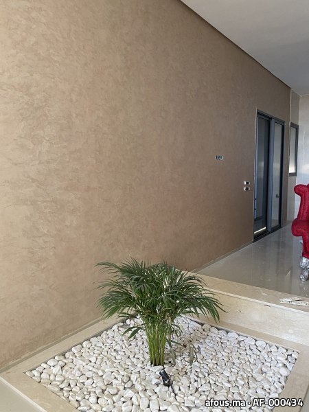 Mur en enduit décoratif beige doré