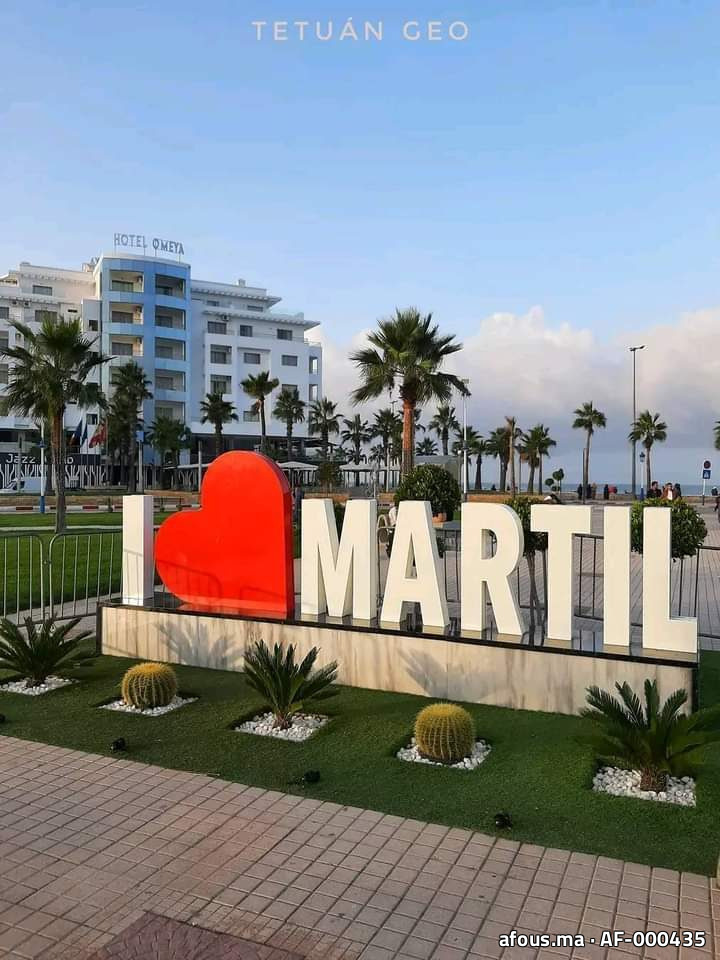 Enseigne monumentale de bord de mer — Tétouan