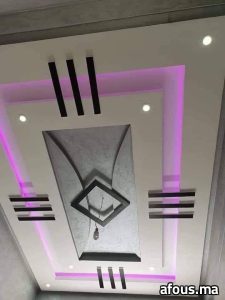 Faux plafond géométrique noir et blanc à LED rosée — Tétouan