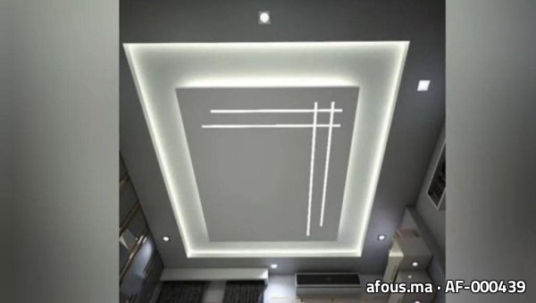 Faux plafond gris à cadre lumineux et lignes LED — Tétouan