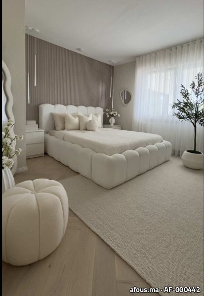 Chambre à lit en bouclé blanc