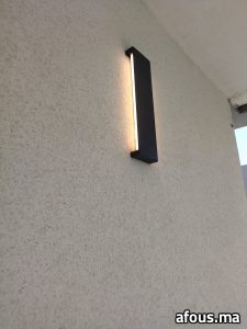 Applique murale extérieure linéaire à lumière chaude — Salé