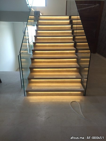 Escalier en marbre à éclairage LED