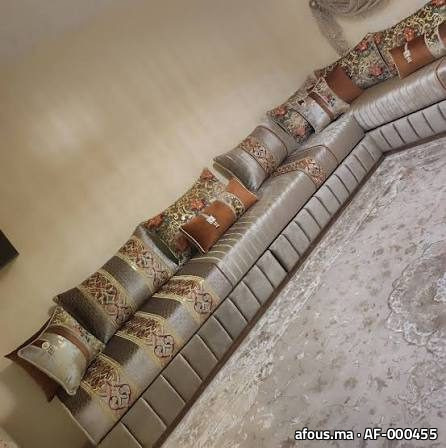 Salon marocain en L en velours argenté à coussins brochés — Marrakech