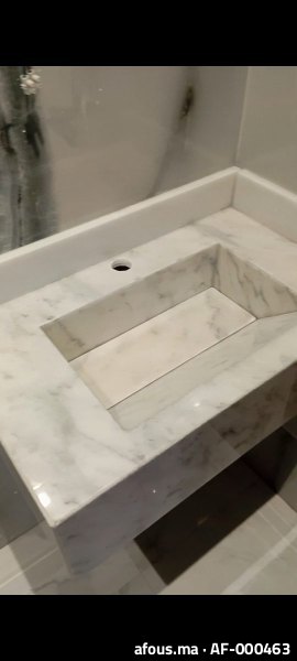 Vasque massive en marbre blanc
