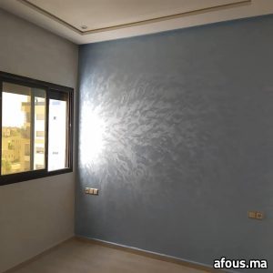Mur en enduit décoratif bleu gris nacré — Meknès