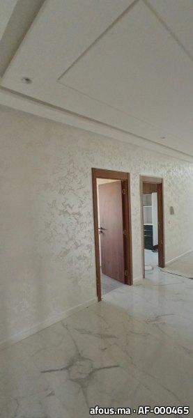 Couloir en enduit décoratif blanc nacré