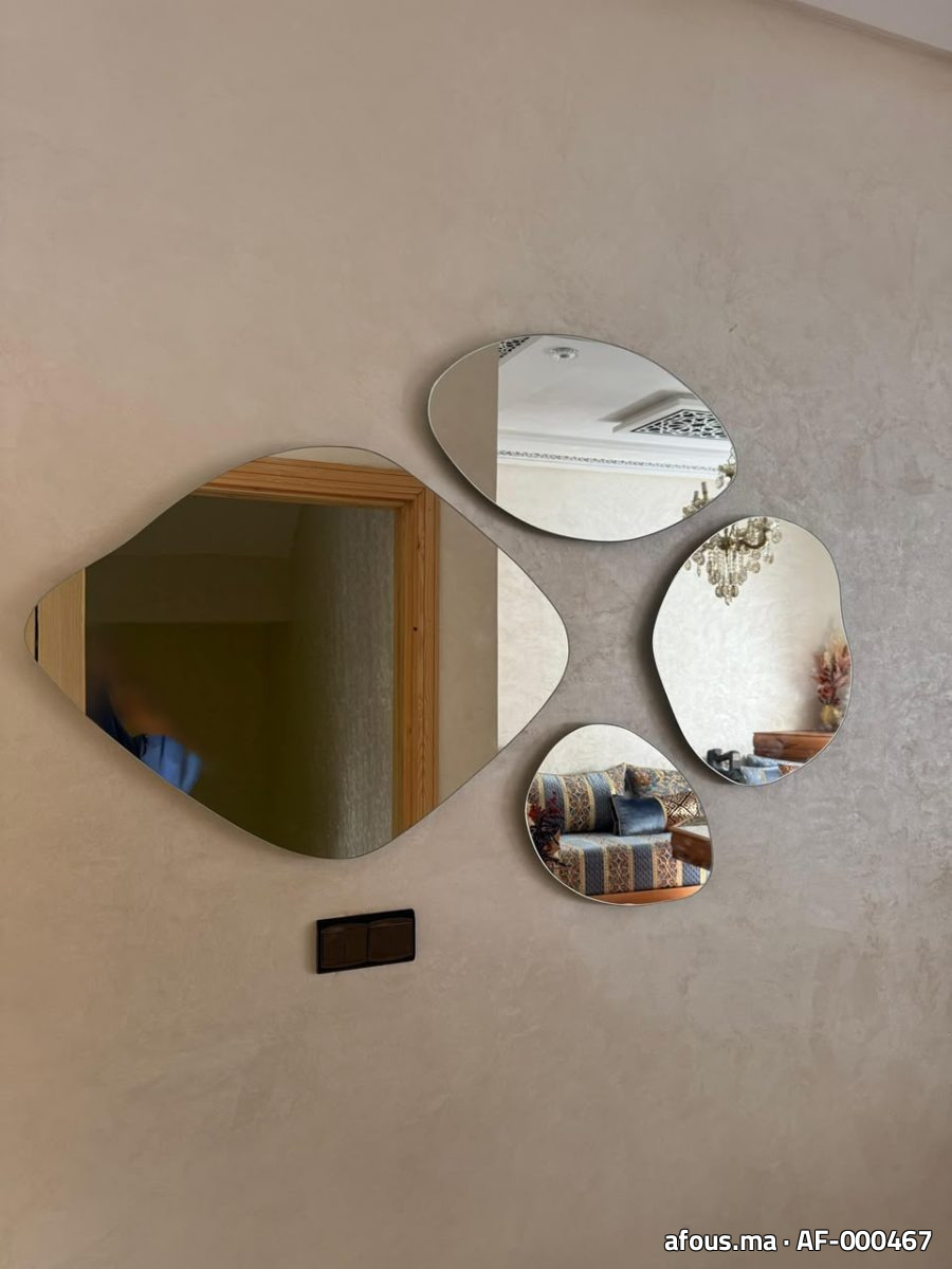 Composition de quatre miroirs de formes organiques — Salé