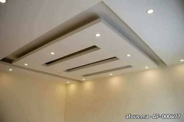 Faux plafond à panneau central et fentes