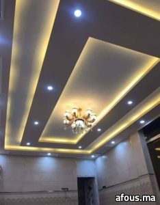 Faux plafond en plâtre multi-niveaux à lustre — Casablanca