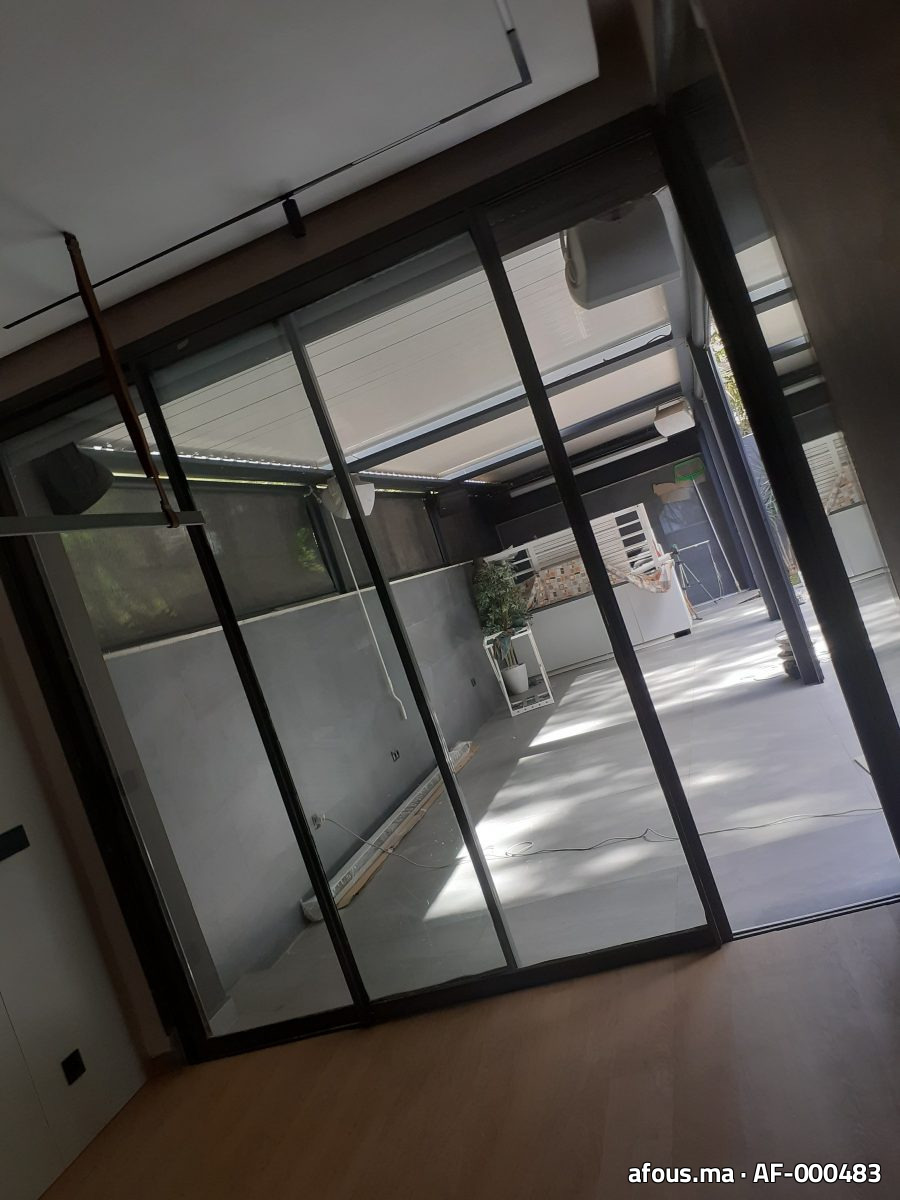 Cloison vitrée à cadre aluminium noir — Casablanca